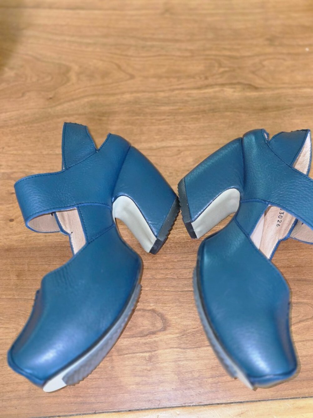 John Fluevog Guide Fluid Klimt Blue Prepare Mary Jane Shoes 8 w/ Box & Shoe bag - Picture 3 of 16